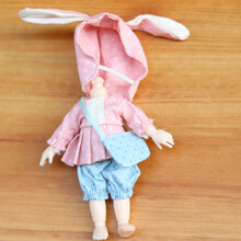 小娃娃衣服 通用6寸16/17厘米8分12分ob11娃衣小号萝莉娃娃裙子BJD关节娃服饰 粉红帽+上衣+布裤+背包 适合17厘米以下的娃娃穿