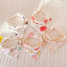 女宝宝三角口水巾纯棉婴幼儿童围嘴兜蕾丝花边双层按扣围巾韩版 5条装三角巾 牡丹梅花系