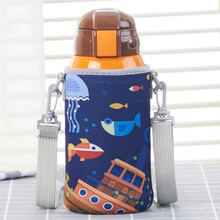 可爱卡通斜跨儿童保温杯杯套大尺寸背带水杯保护套杯袋550-600ml 海底世界8*15cm