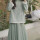 浅绿半身裙+新中式衬衫(无胸针)
