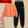 橘色卫衣+黑色休闲裤