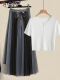 52152108白衣黑裙
