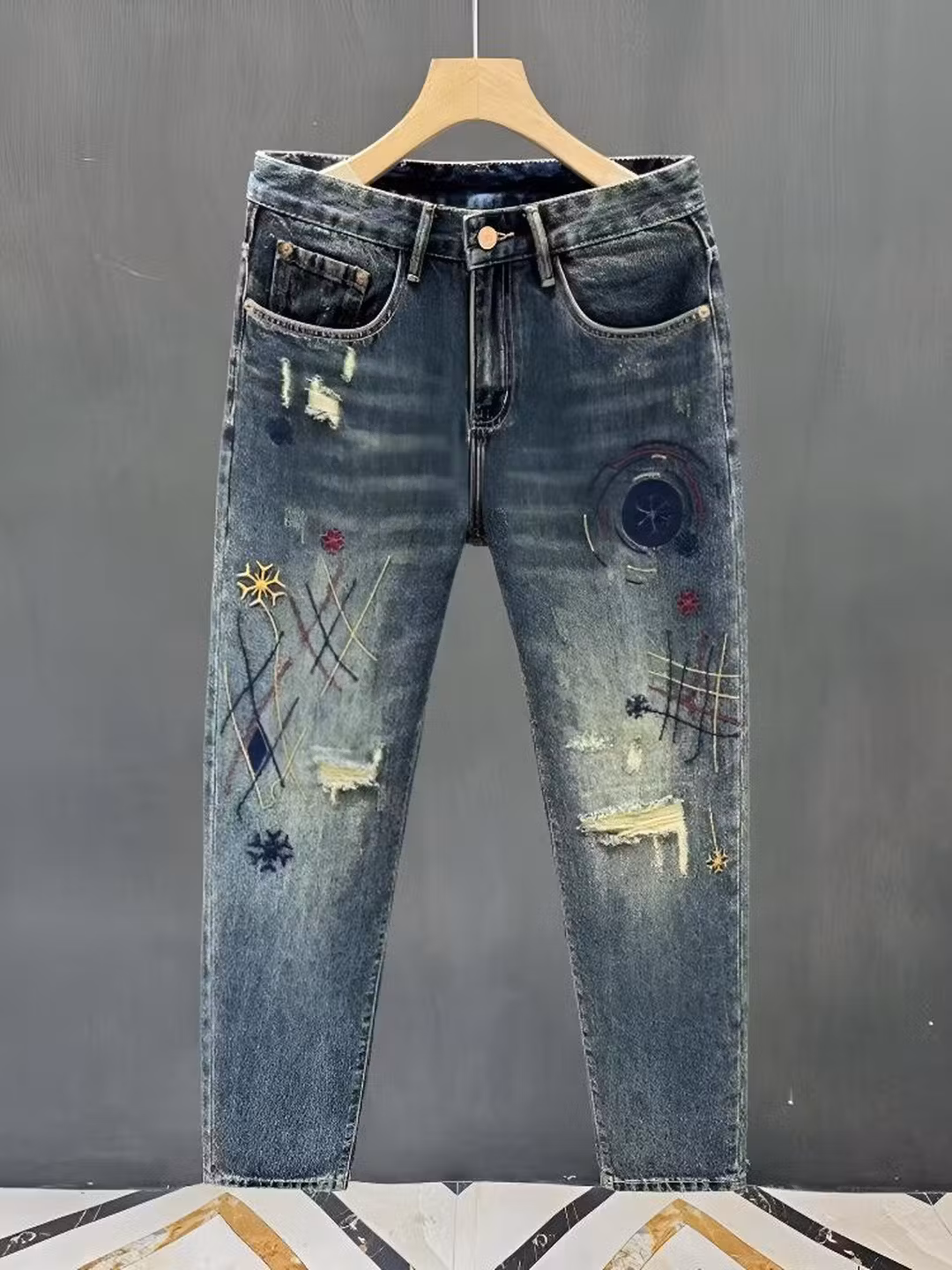 Men's Blue Ripped Patch Jeans American Retro Style Straight Fit_voghion.com