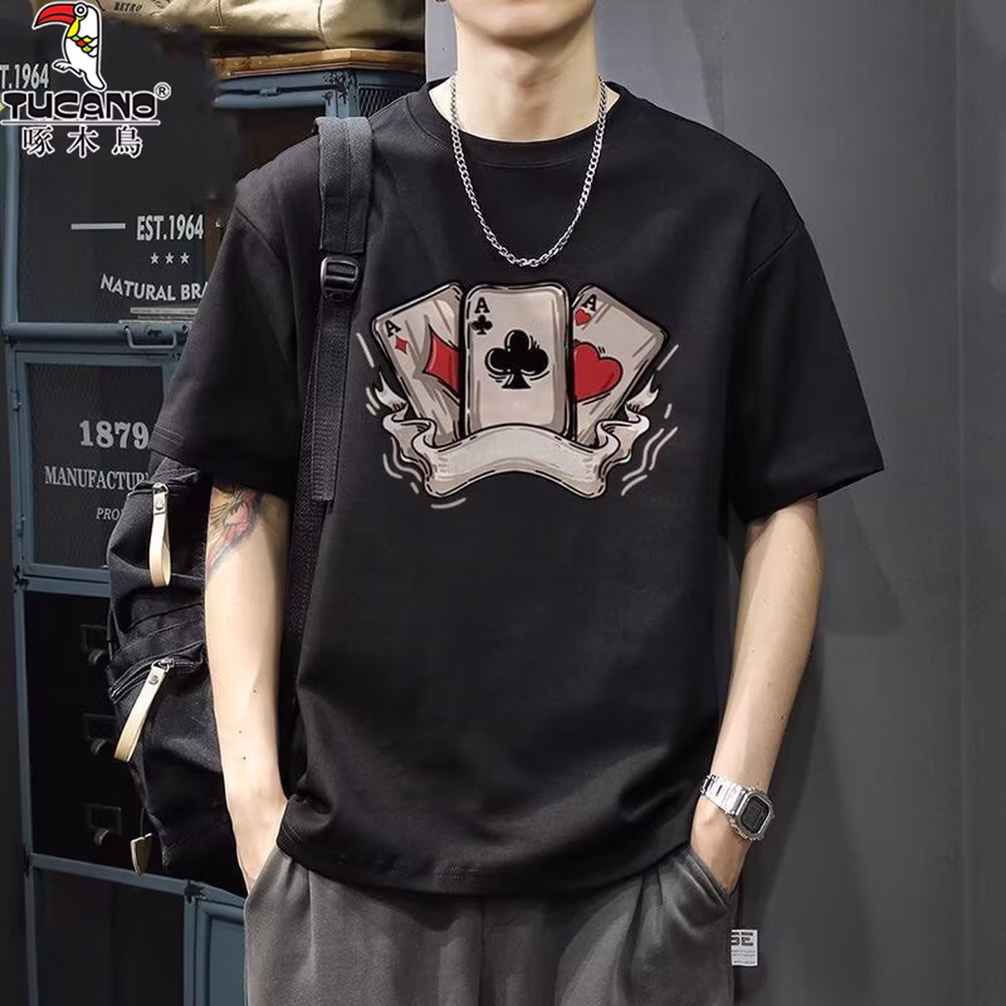 Kurzarm-T-Shirt aus Baumwolle für Herren, schwerer amerikanischer Retro-Stil, Rundhalsausschnitt, lässiges und vielseitiges bedrucktes Unterhemd, Schwarz, Spielkartenmuster, XL_voghion.com
