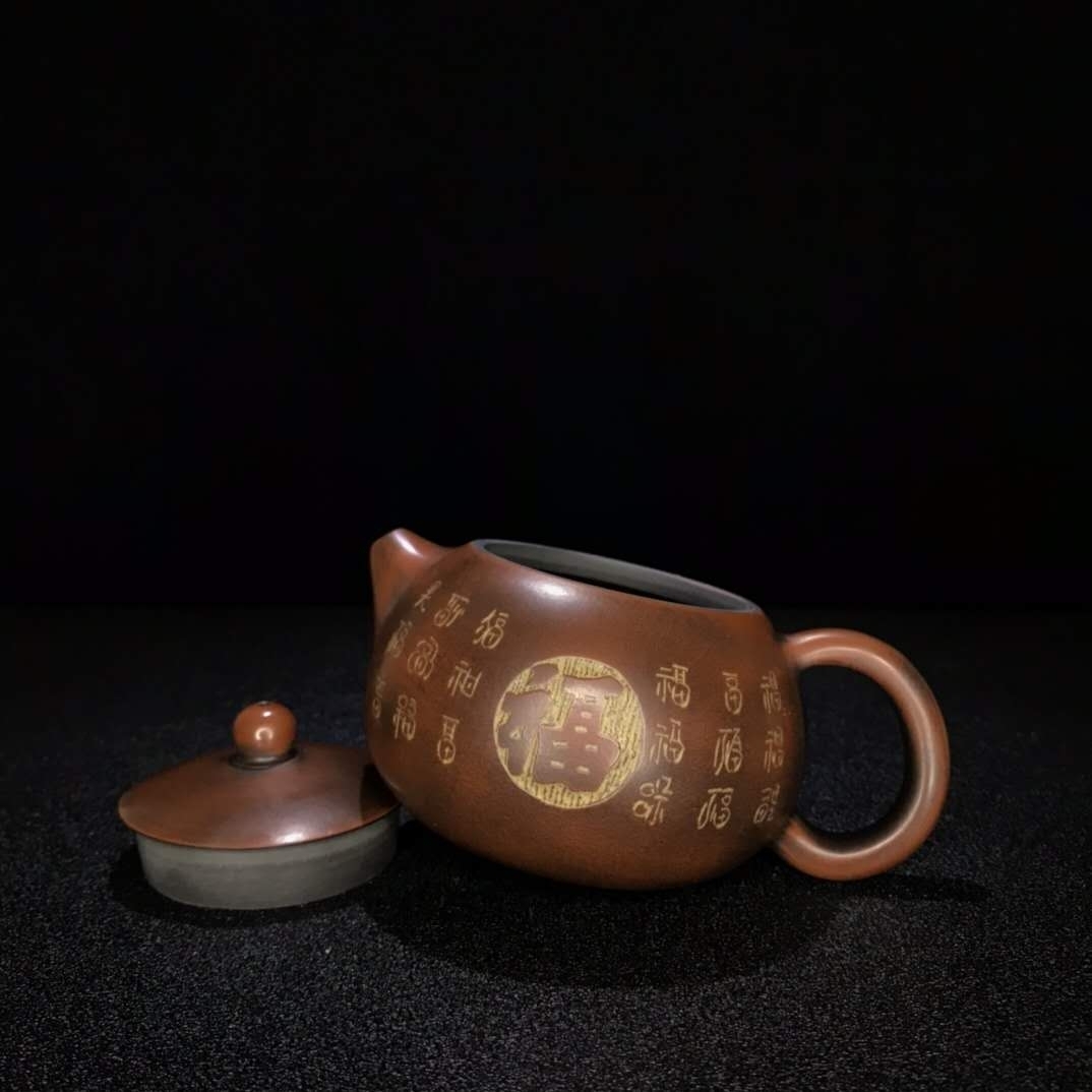 精品描金珍藏紫砂壶 品茗:西施 底款:李国忠 材质:紫砂 容量:220cc