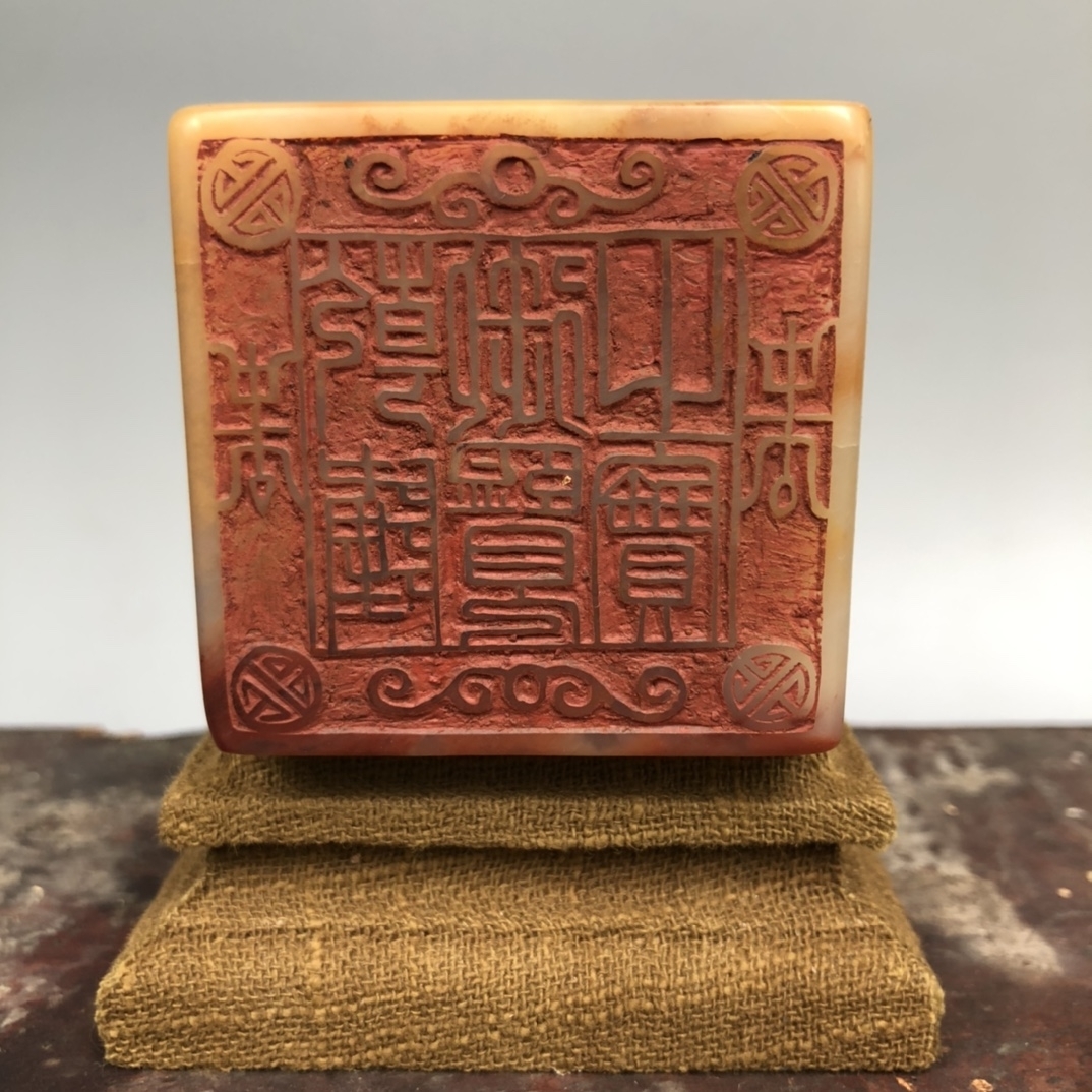 珍藏品 木盒装藏寿山石雕刻乾隆御览之宝印章一枚