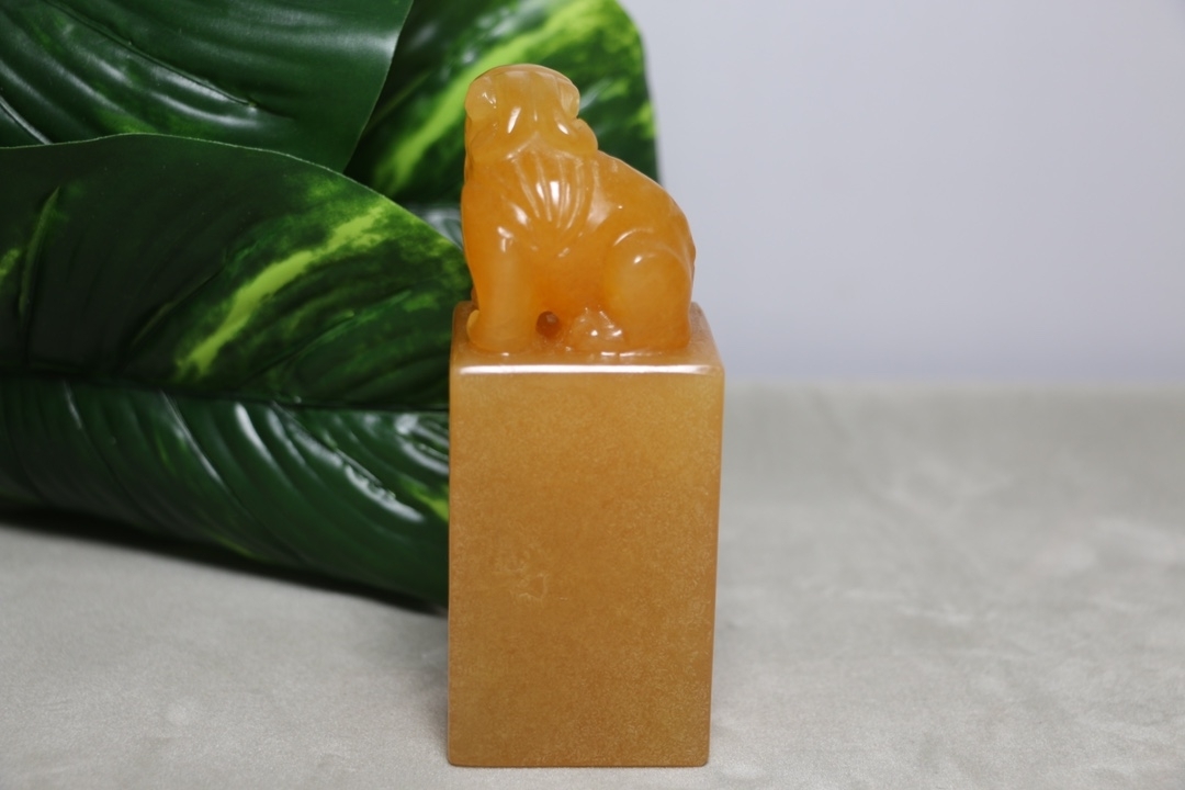 精品珍藏 印尼金田黄雕刻瑞兽印章摆件