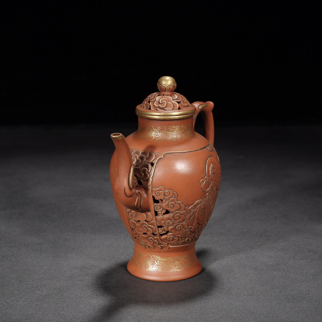 品名:云龙(描金) 底款:福记 尺寸:17/18cm 容量:350cc 紫砂分类:原矿