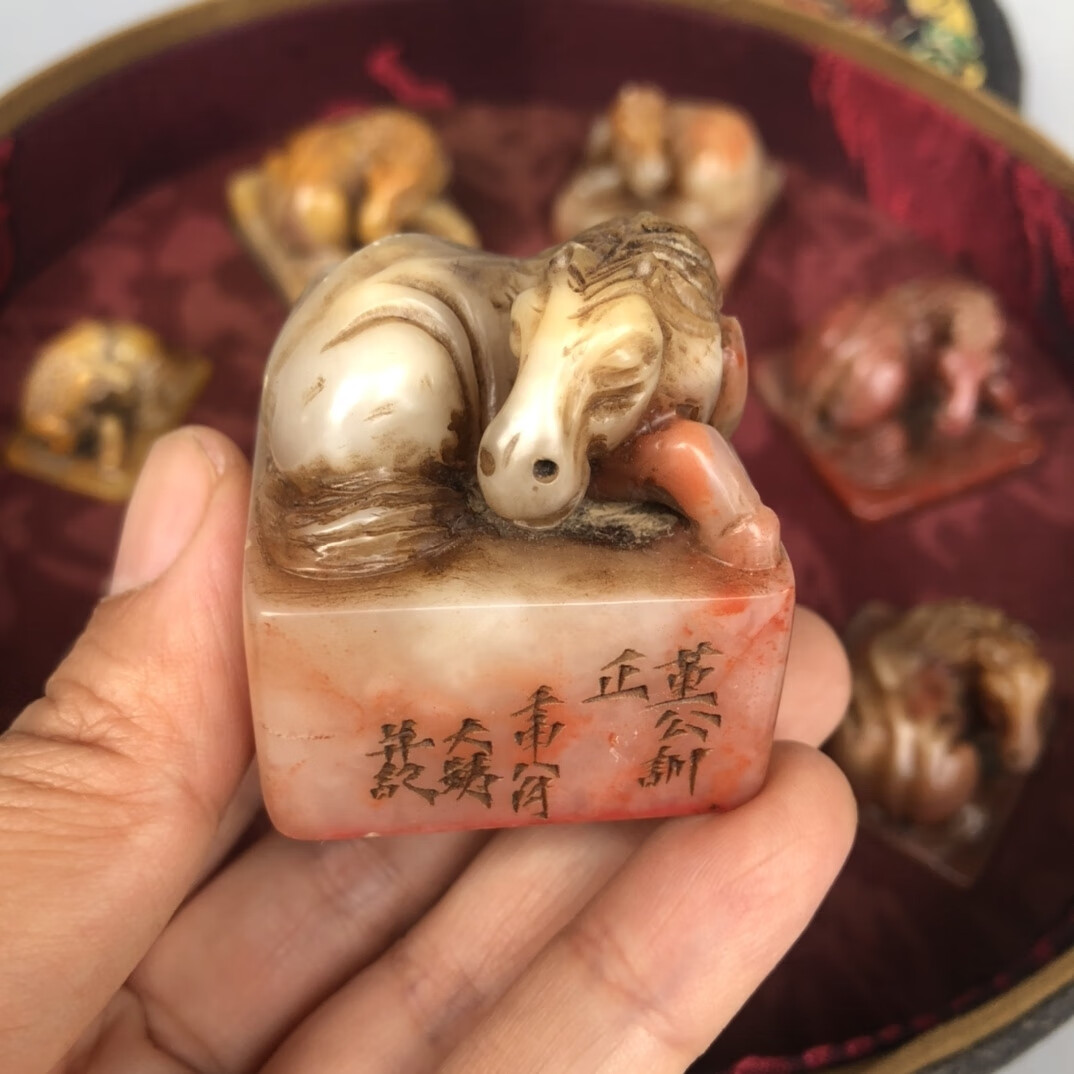 珍藏篆刻家大铁款寿山石【八骏马】马钮印章一套