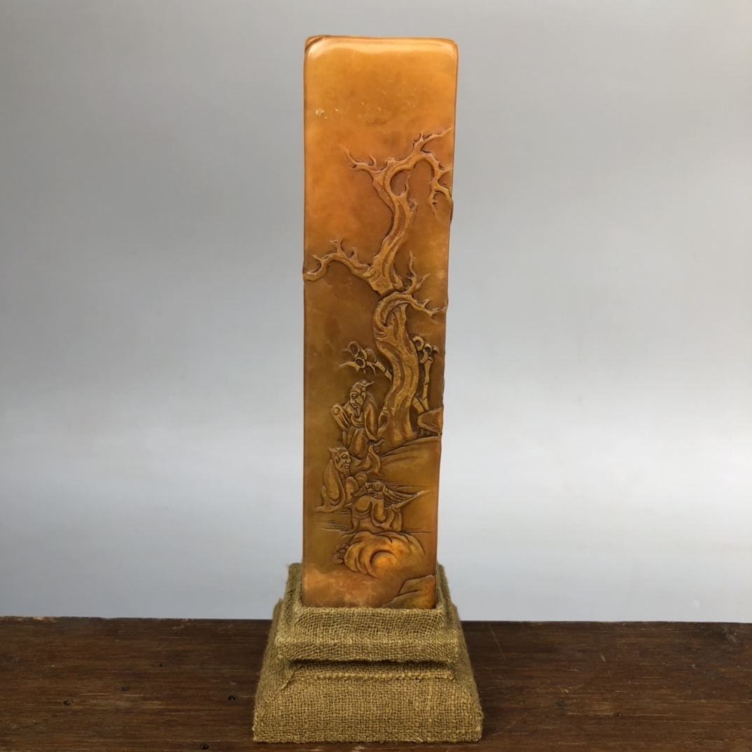 旧藏木盒装藏篆刻家耐青印作寿山石田黄雕刻人物故事薄意印章