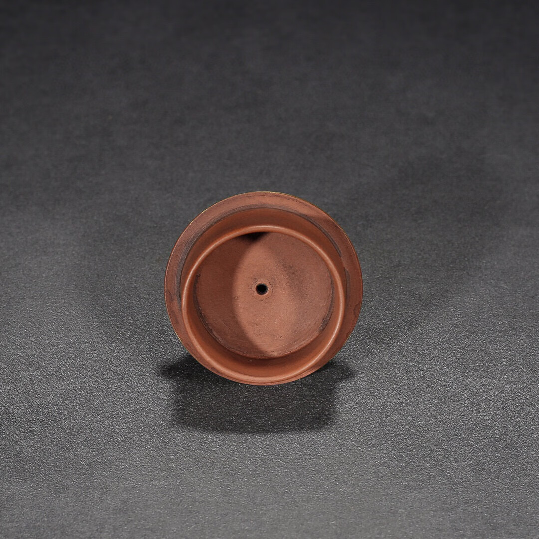 品名:云龙(描金) 底款:福记 尺寸:17/18cm 容量:350cc 紫砂分类:原矿