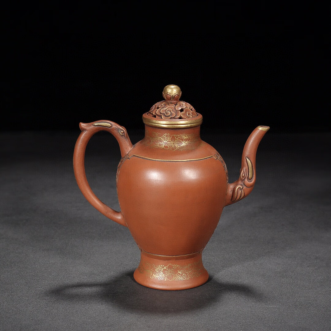 品名:云龙(描金) 底款:福记 尺寸:17/18cm 容量:350cc 紫砂分类:原矿