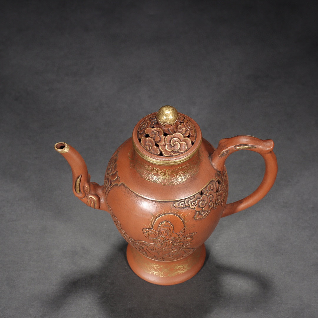 品名:云龙(描金) 底款:福记 尺寸:17/18cm 容量:350cc 紫砂分类:原矿