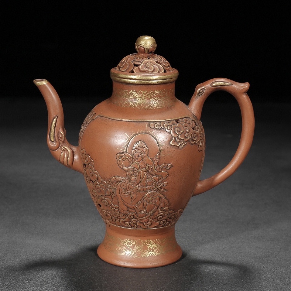 品名:云龙(描金) 底款:福记 尺寸:17/18cm 容量:350cc 紫砂分类:原矿