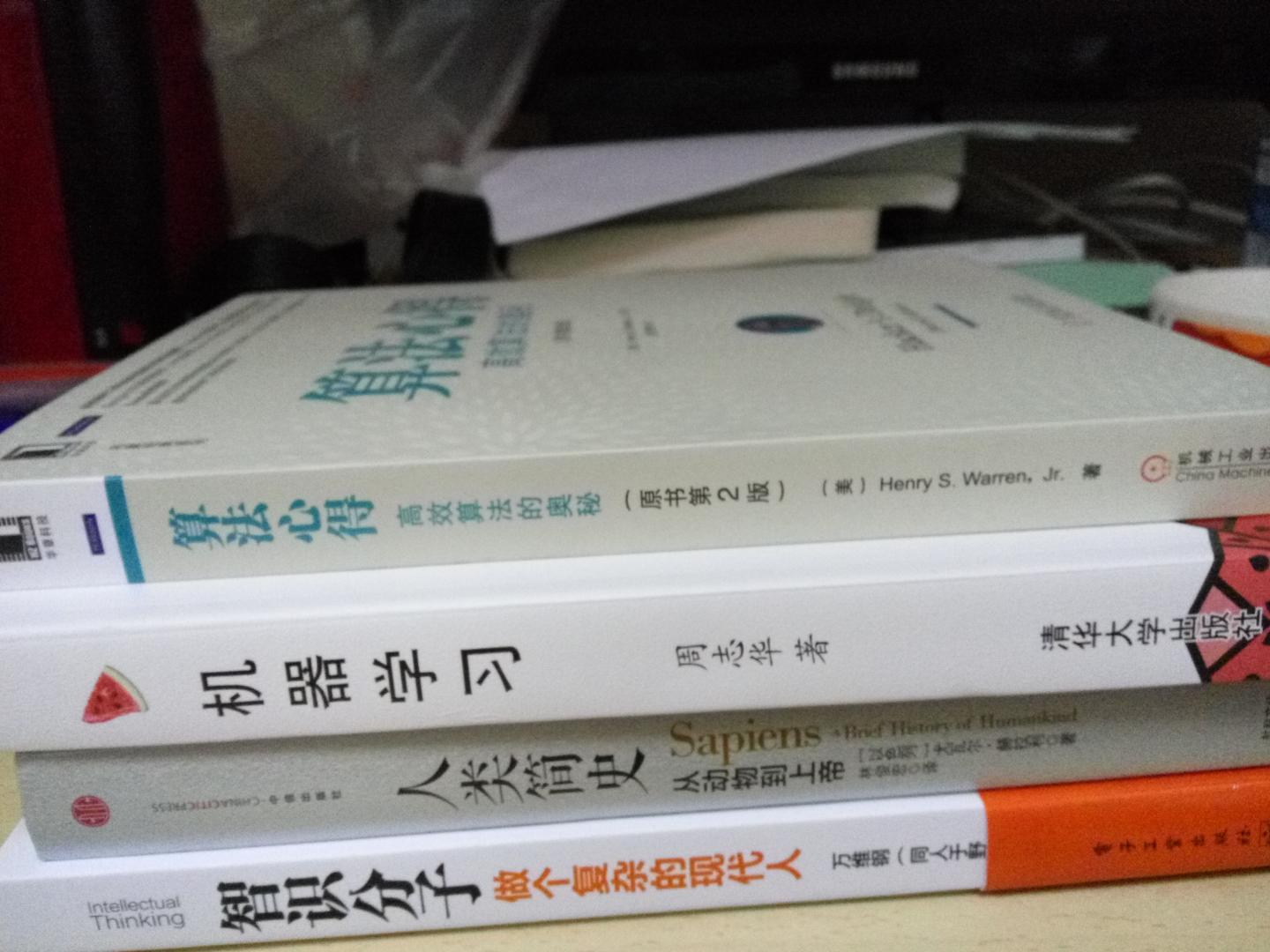 纸质比较黄，大体上将的是一些基本的科学知识，给串起来，目前没看到什么新奇的内容。这本书是唯一没有塑封的，封面也特别脏。