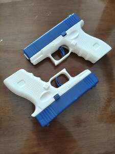 连发夏季水枪玩具呲水枪男孩女孩户外戏水玩具格洛克水枪随机2个装